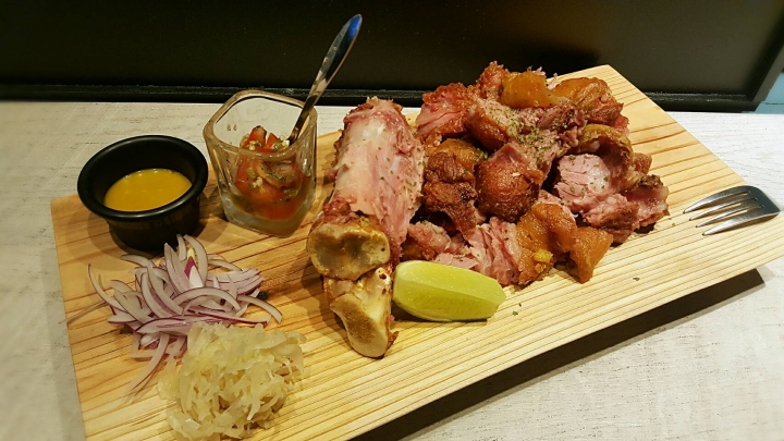 【南港美食-Bravo Cafe布娜飛小酒館】終於有個可以聚會喝酒的地方啦!