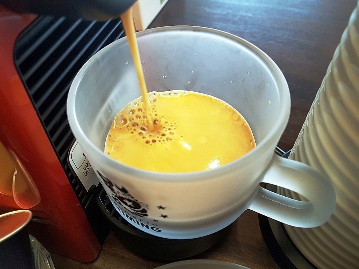 《 Nespresso Essenza Mini + Aeroccino 在手 咖啡大師我有》