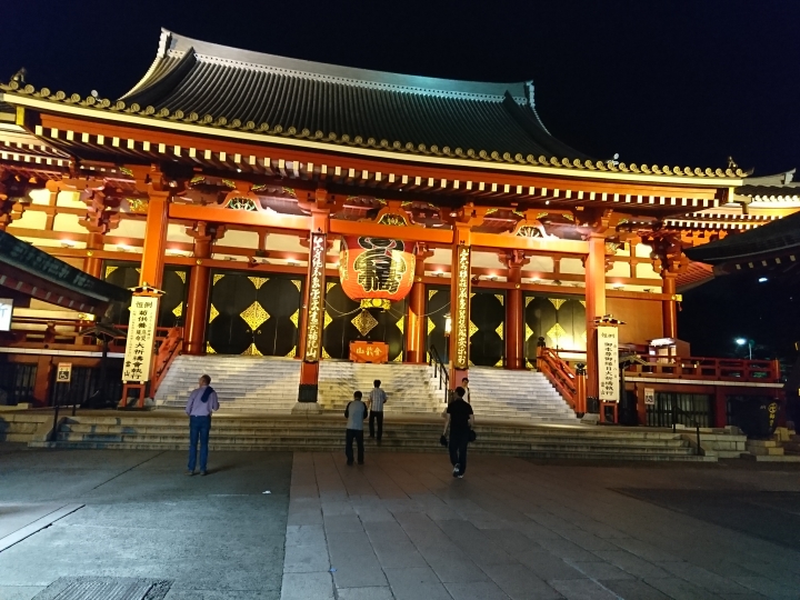 2017斷腿東京自由行第一日(成田山、上野、秋業原、夜晚的淺草寺)