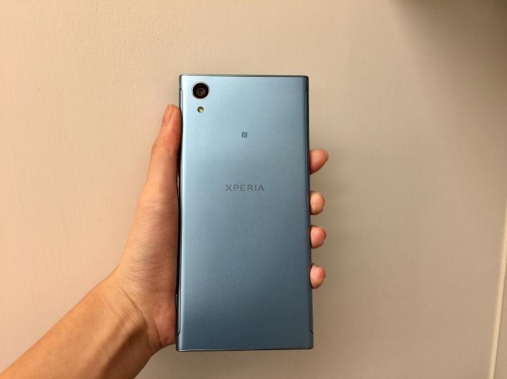 電光藍Sony Xperia XA1 Plus開箱分享(內含實拍)
