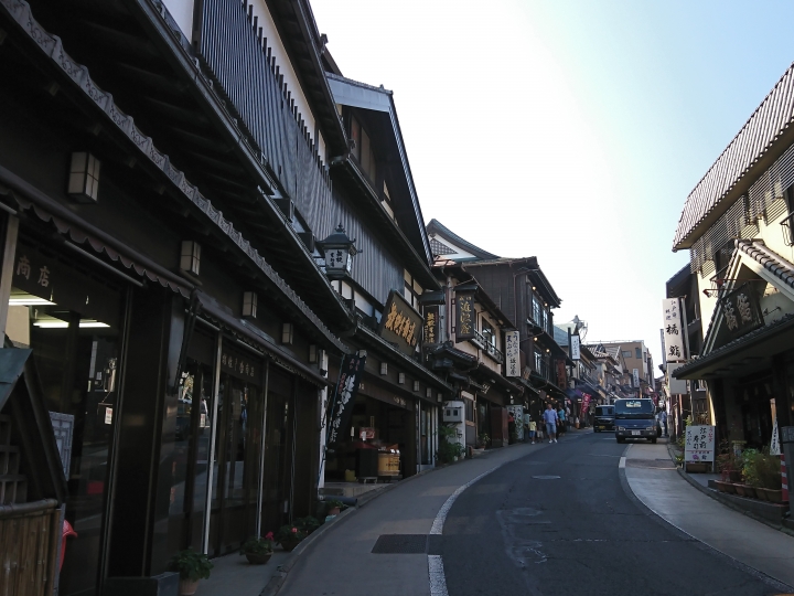 2017斷腿東京自由行第一日(成田山、上野、秋業原、夜晚的淺草寺)