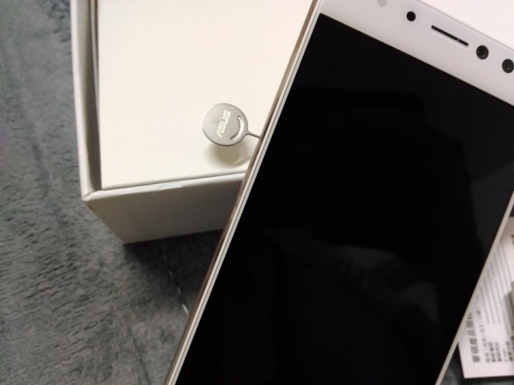 ZenFone 4 Selfie Pro (ZD552KL ) 自拍 + 小小把玩。