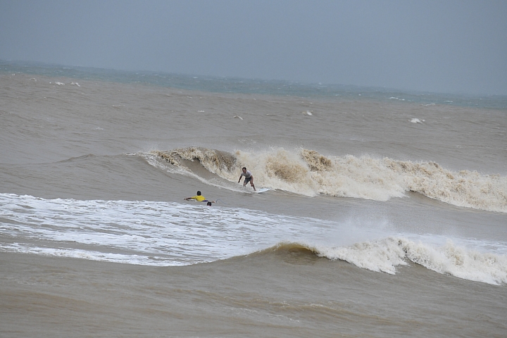 D850拍衝浪初體驗,衝浪似乎成了泡泥水浴。