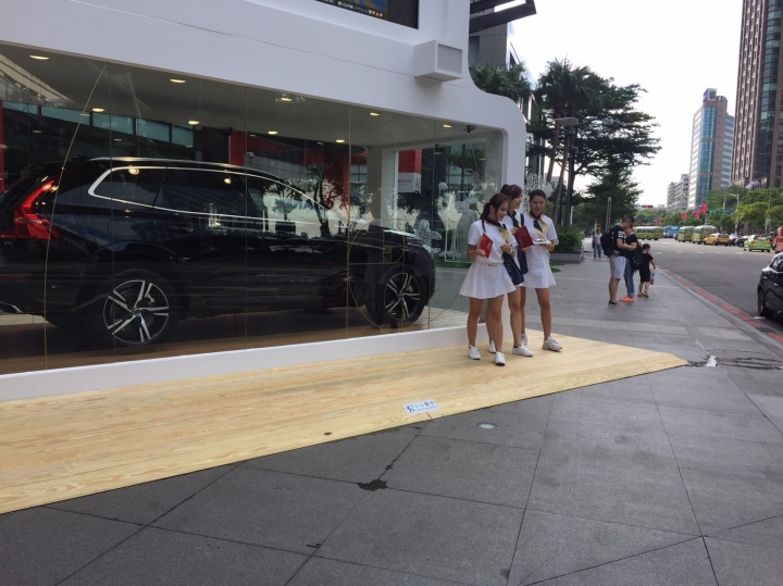 信義區抓到新XC60
