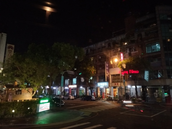 ZenFone 4 Selfie Pro (ZD552KL ) 自拍 + 小小把玩。