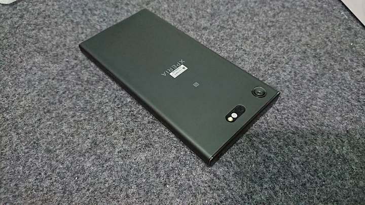 開箱~低調黑XPERIA XZ1 COMPACT 文少....
