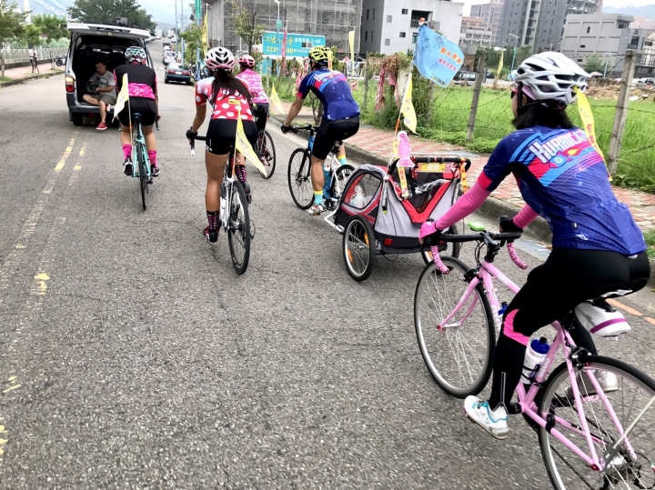 安安爸的拖車日記-安安家族錄影初體驗(向左走向右走)