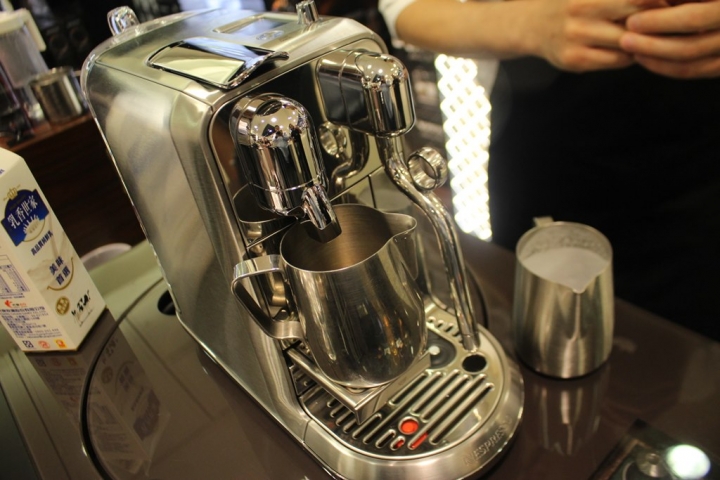 夫復何求?藝術品級的 《Nespresso Creatista Plus頂級咖啡機》