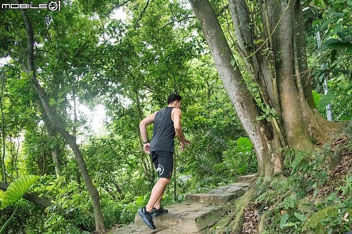 〔開箱實測〕整片山谷都是我的跑道 實著Agility Charge Flex Gore-TEX越野防水鞋
