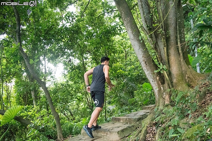 〔開箱實測〕整片山谷都是我的跑道  實著Agility Charge Flex Gore-TEX越野防水鞋