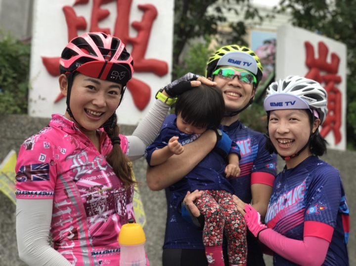 安安爸的拖車日記-安安家族錄影初體驗(向左走向右走)
