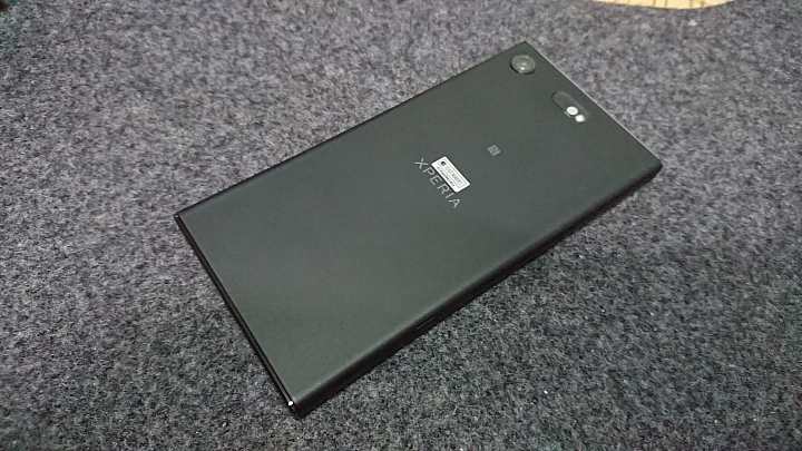 開箱~低調黑XPERIA XZ1 COMPACT 文少....