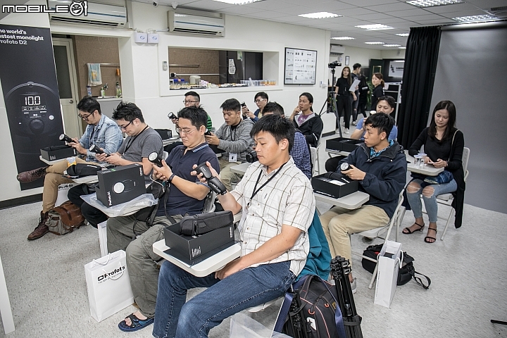 Profoto A1 閃光燈,現場網友都可以拿到一組完整的Profoto A1包括配件組 Profoto A1 閃光燈,現場網友都可以拿到一組完整的Profoto A1包括配件組