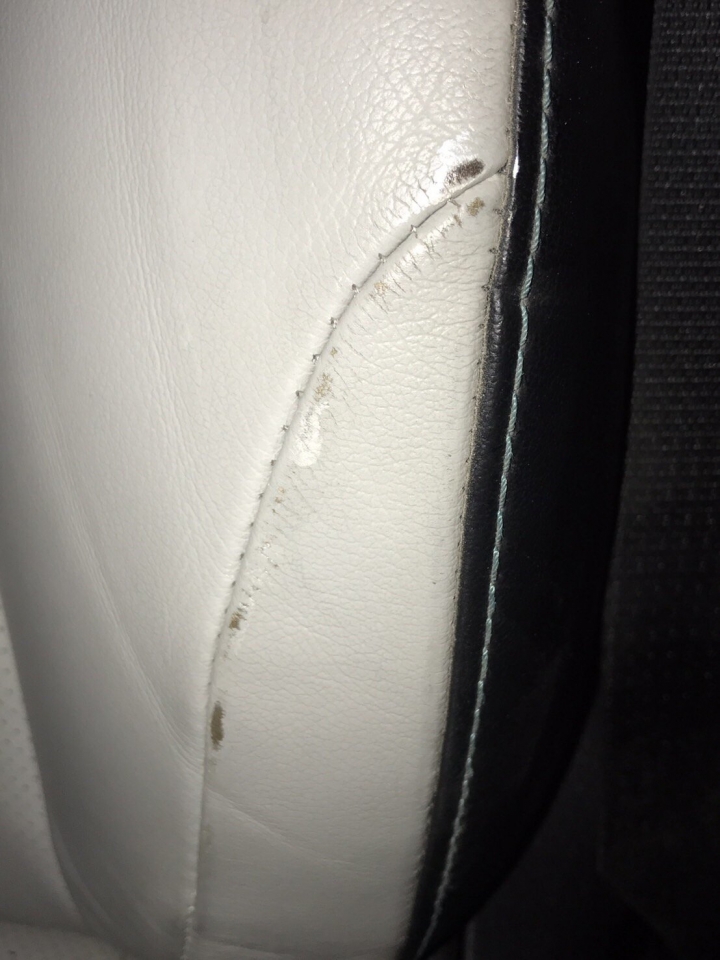 Prius 4 駕駛座皮椅左側邊緣脫皮受損
