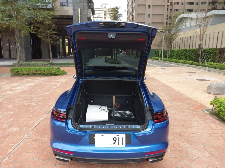 2017 new panamera~抱歉之前誤po草稿,這篇是真的....