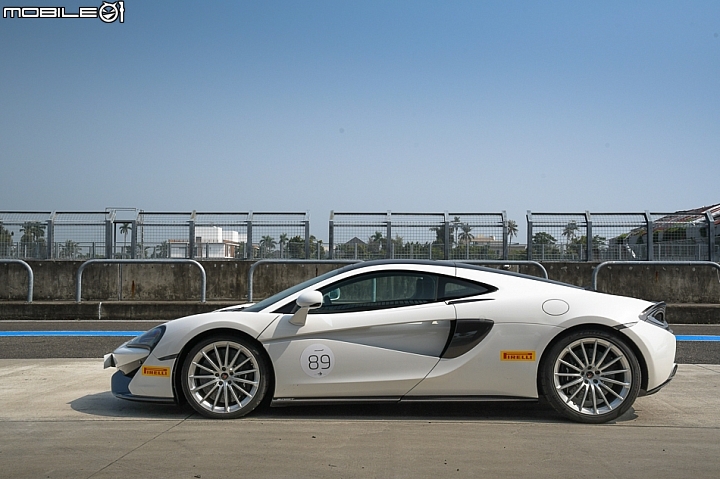 駕馭速度和樂趣 McLaren Track Day 願望一次滿足