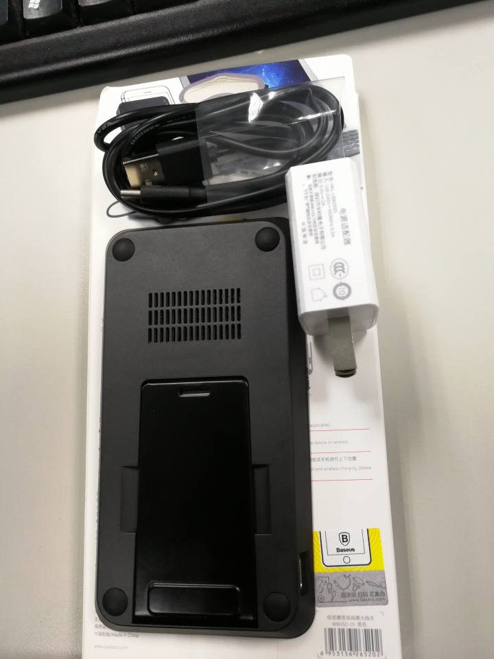 倍思無線充電版及車用頭枕後支架開箱文