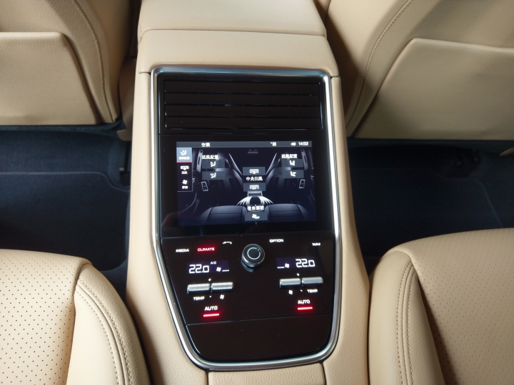 2017 new panamera~抱歉之前誤po草稿,這篇是真的....