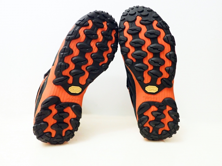 【開箱文】推薦新手入門款 MERRELL 登山鞋 強悍Chameleon7 雨晴實測