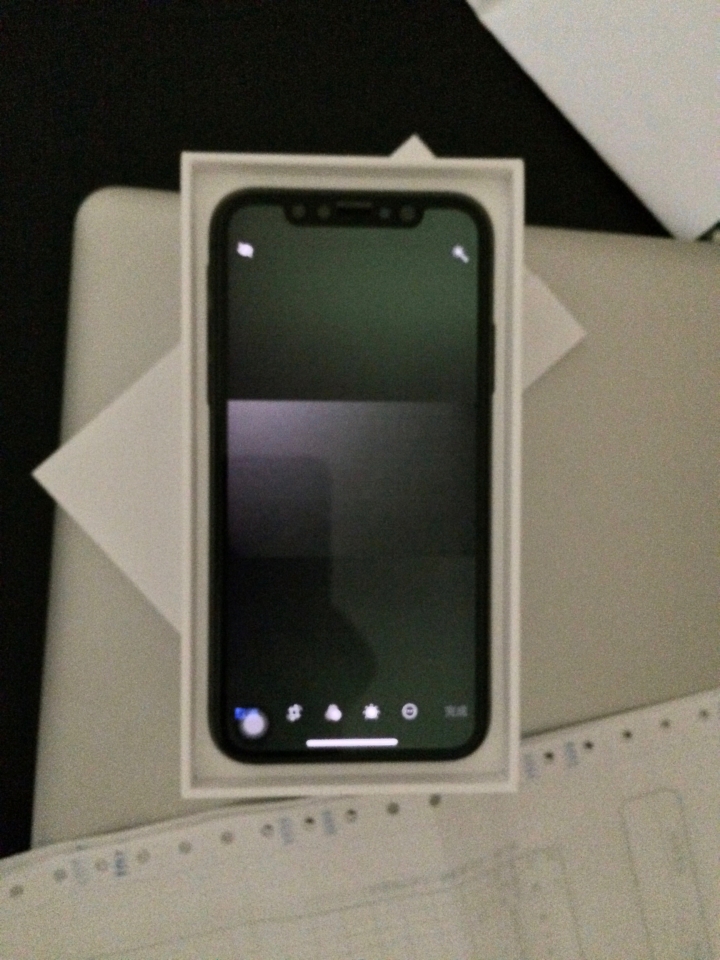 iphone X 的螢幕右上區域 色衰? (1118多補圖