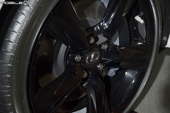 【採訪】20週年紀念最划算,Lexus IS 300 Platinum Black 鉑黑特仕車限量登場
