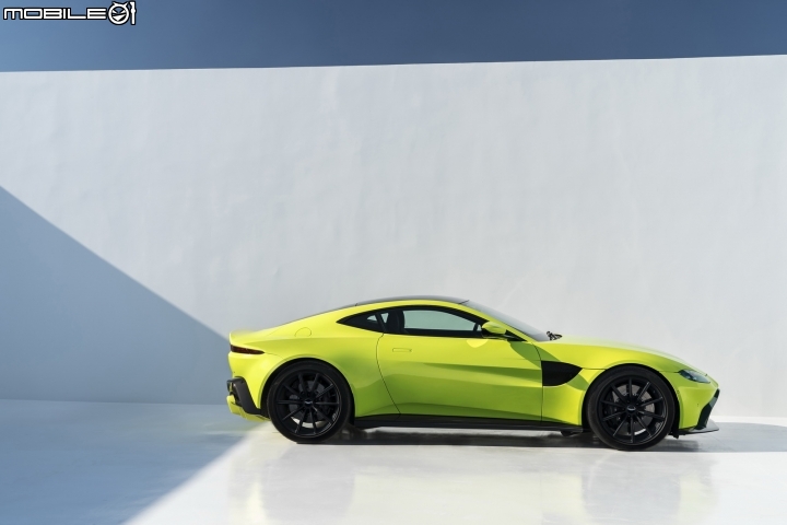 【海外情報】Aston Martin Vantage全新面貌現身,植入AMG引擎強化戰線