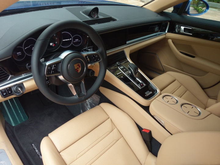 2017 new panamera~抱歉之前誤po草稿,這篇是真的....