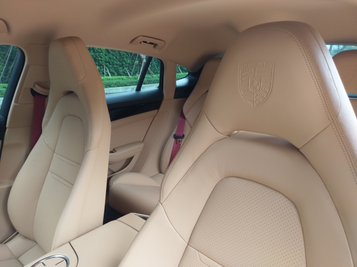 2017 new panamera~抱歉之前誤po草稿,這篇是真的....