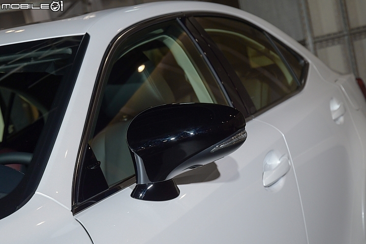 【採訪】20週年紀念最划算,Lexus IS 300 Platinum Black 鉑黑特仕車限量登場