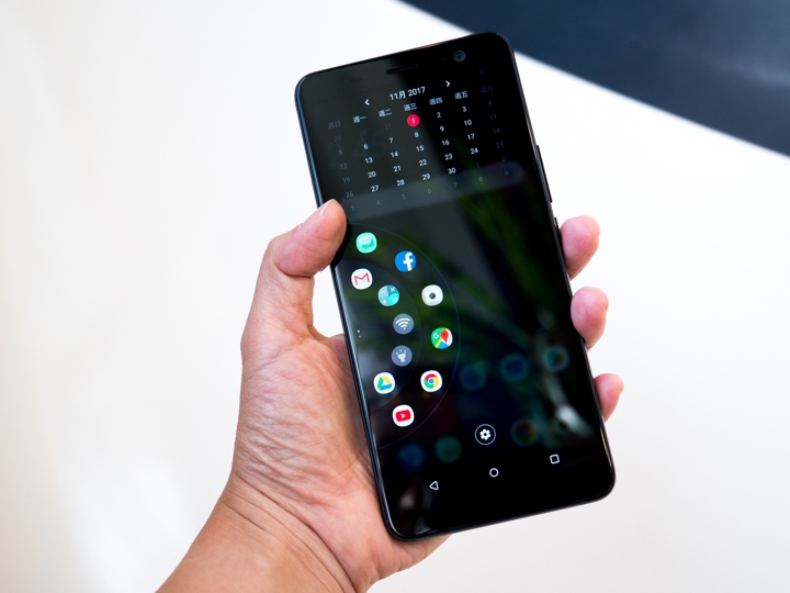 6吋大螢幕可以單手操作嗎? HTC新發表的U11 Plus就可以