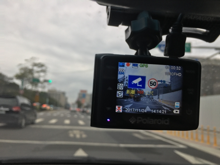【開箱】寶麗來行車記錄器C207+GC-1車架實測,高性價比讓人很驚喜