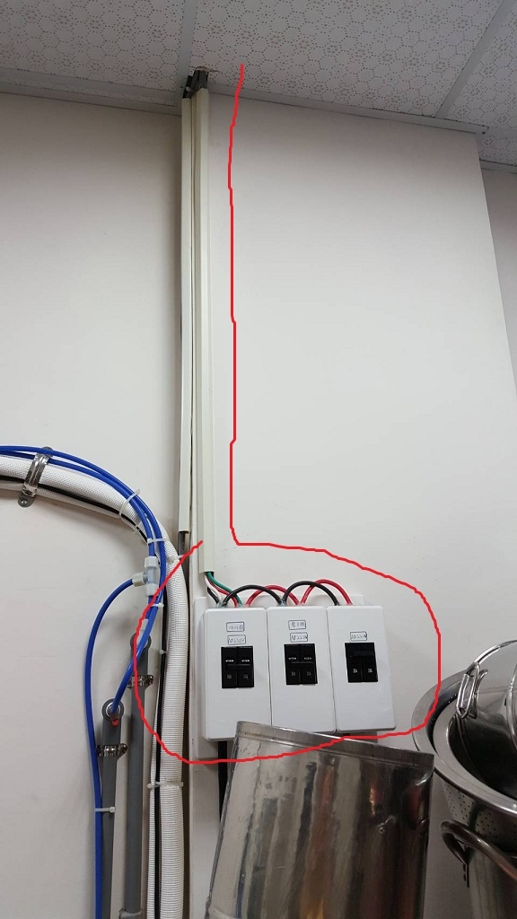 租屋配電箱多了一條線