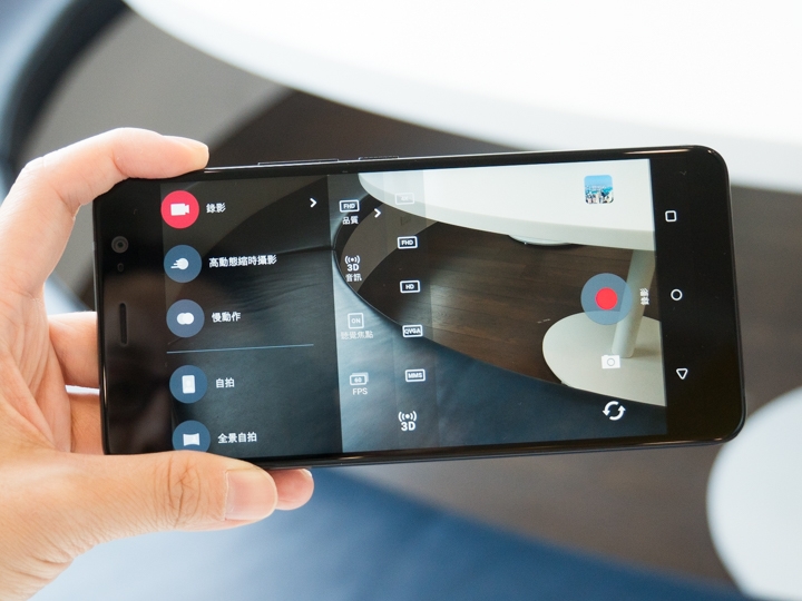 6吋大螢幕可以單手操作嗎? HTC新發表的U11 Plus就可以