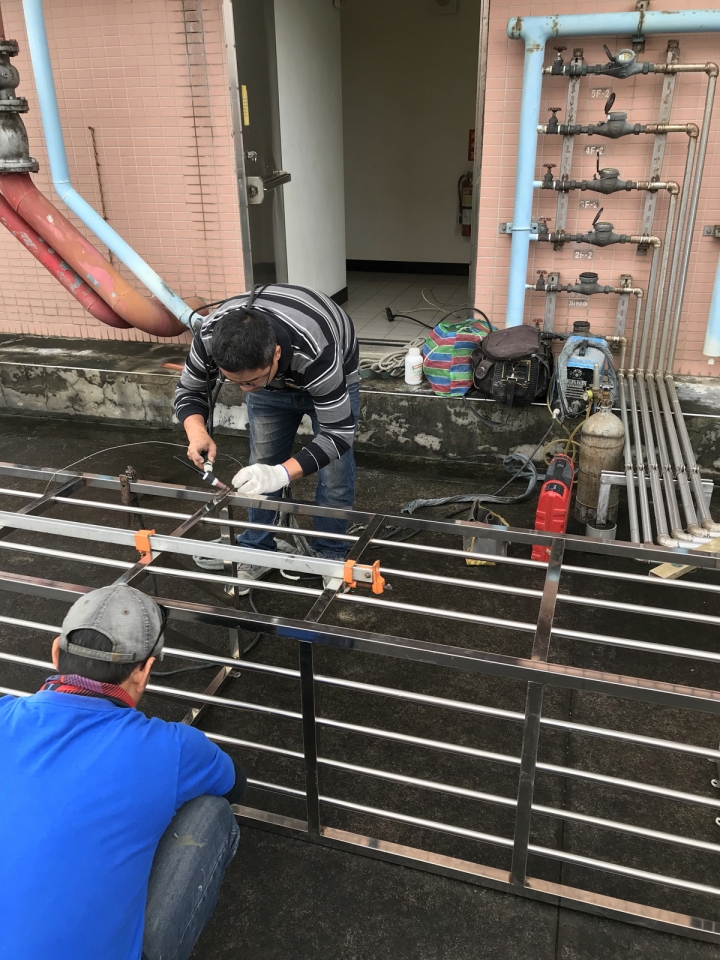 冷氣安裝避免危險施工 - 冷氣籃施工分享