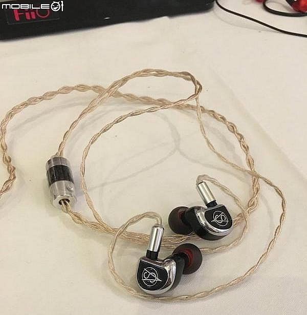 今年的台北國際音響暨藝術大展耳機區瞎晃心得