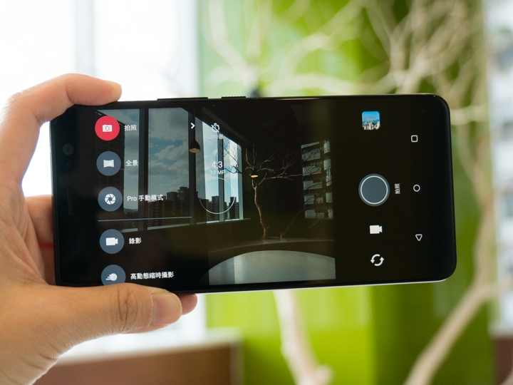 6吋大螢幕可以單手操作嗎? HTC新發表的U11 Plus就可以