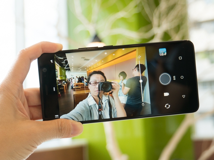 6吋大螢幕可以單手操作嗎? HTC新發表的U11 Plus就可以
