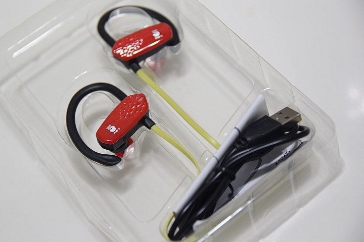 開箱 體驗 簡單好用的無線耳機 IPX5 螢光夜跑長效運動藍牙耳機