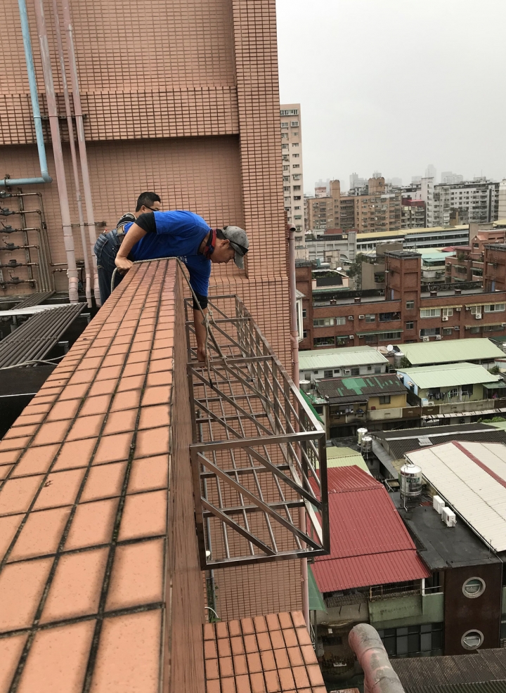 冷氣安裝避免危險施工 - 冷氣籃施工分享