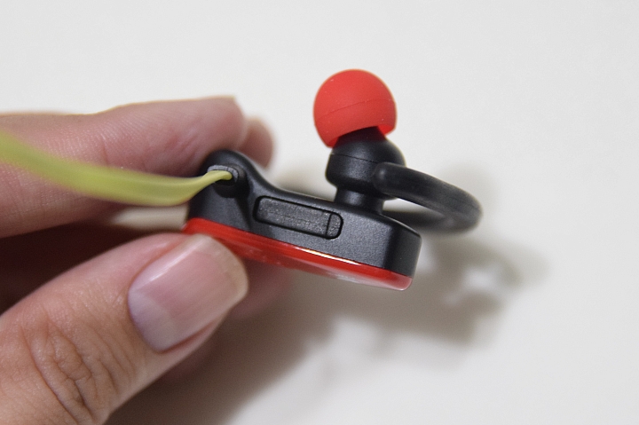 開箱 體驗 簡單好用的無線耳機 IPX5 螢光夜跑長效運動藍牙耳機