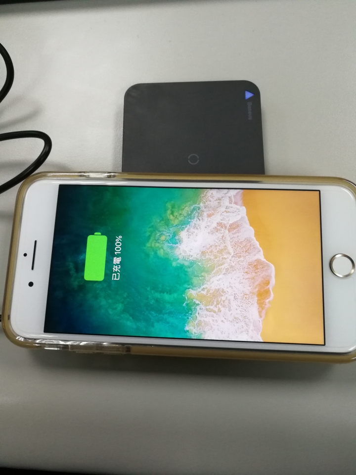 倍思無線充電版及車用頭枕後支架開箱文