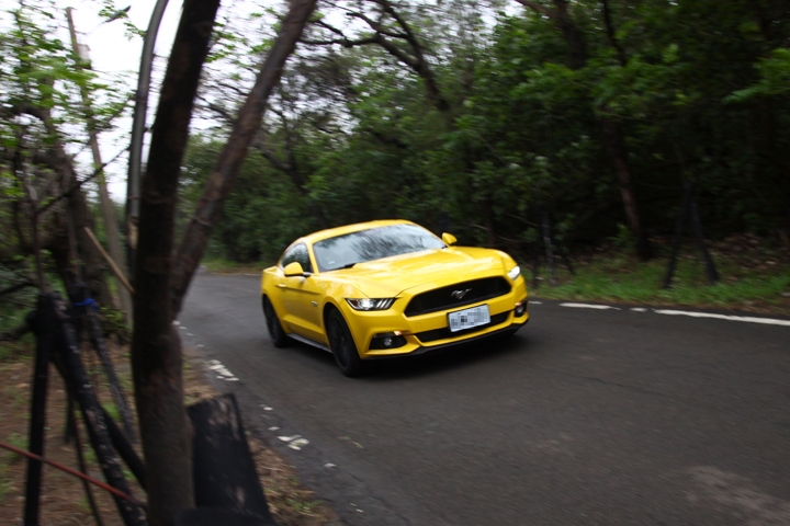哥開的不是主流,是Mustang GT的經典