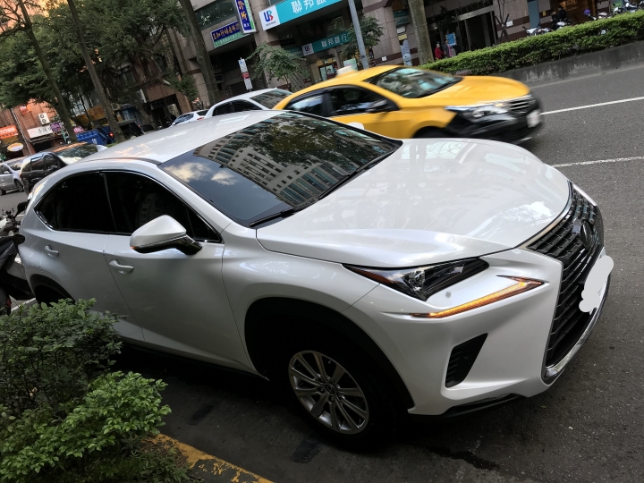 17/18白色休旅車..選用桑瑪克kc50+kc35+kc50..隔熱紙分享
