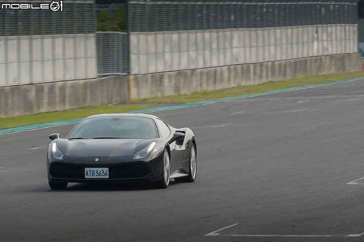 地表最優秀引擎威能,Ferrari 488 GTB 賽道體驗!