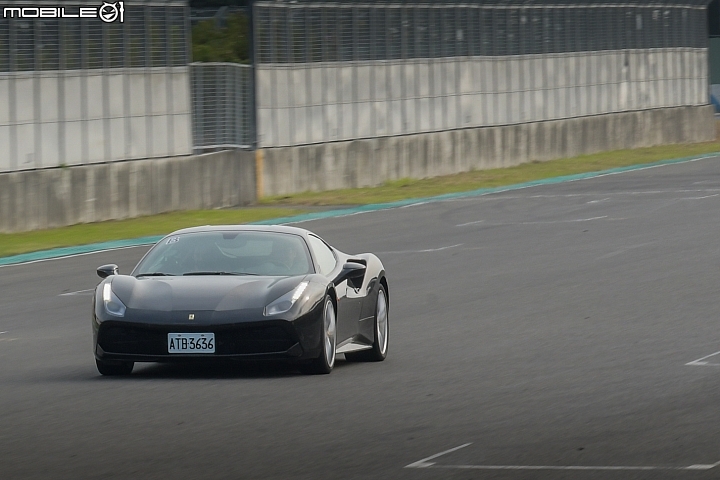 地表最優秀引擎威能，Ferrari 488 GTB 賽道體驗！