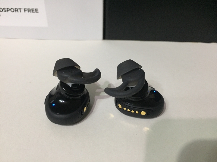 Bose soundsport free真無線藍芽耳機-開箱文