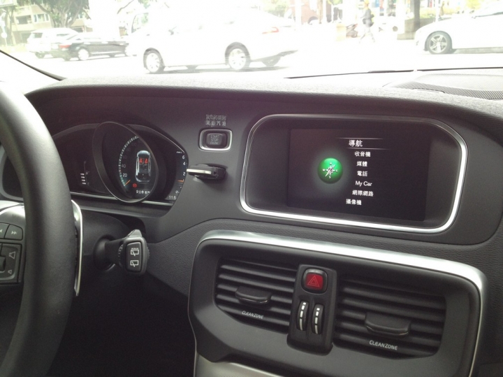 VOLVO安全不分等級試駕活動心得---V40T3試駕心得與建議
