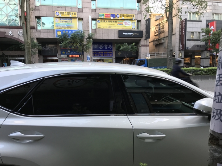 17/18白色休旅車..選用桑瑪克kc50+kc35+kc50..隔熱紙分享