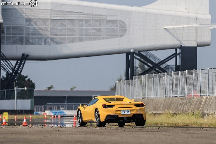 地表最優秀引擎威能，Ferrari 488 GTB 賽道體驗！