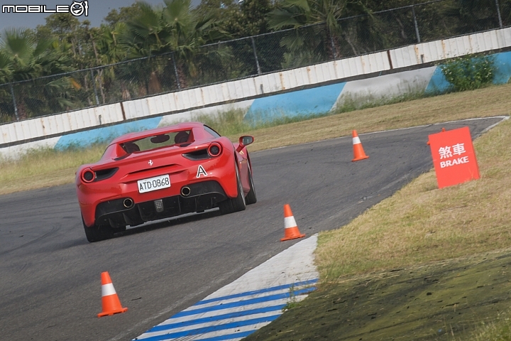 地表最優秀引擎威能,Ferrari 488 GTB 賽道體驗!